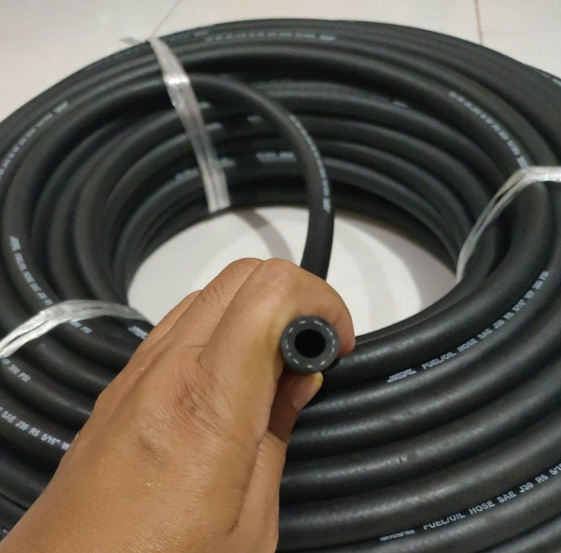 Selang bensin tahan panas